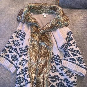 Knit sweater with faux fur